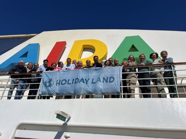 Gemeinsam auf Kurs: MOVE Inhaberreise von HOLIDAY LAND mit AIDAsol stärkt Austausch und Zusammenarbeit